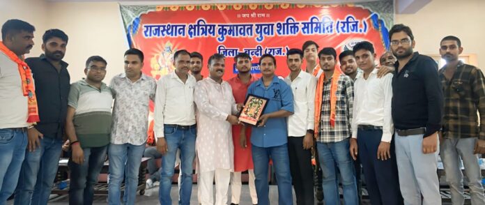 प्रतिभाओं का प्रशस्ति पत्र श्री राम जी की प्रतिमा देकर किया सम्मान।
