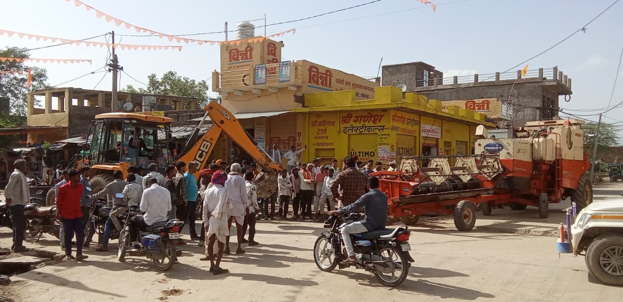 बस स्टैंड चौराहे पर फिर हादसा: बाहरी वाहनों की मुसीबत बनी सड़क